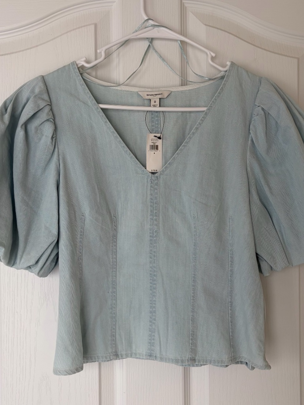 Women's Banana Republic Bubble Sleeve V-Neck Light Blue Jean Top Size 0 NWT - Picture 13 of 13